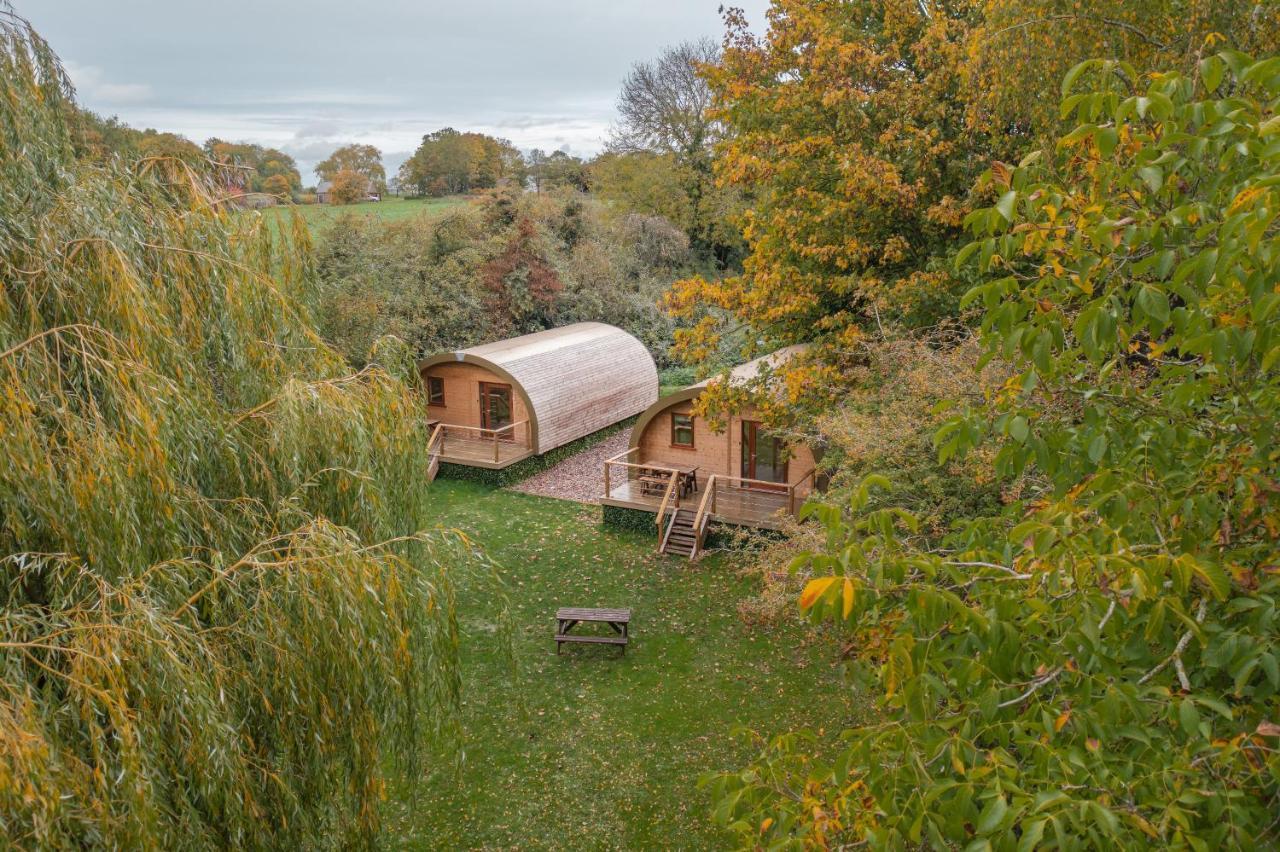 Cosy And Eco-Friendly Cabins Next To 16Th Century Pub Newmarket  Eksteriør bilde