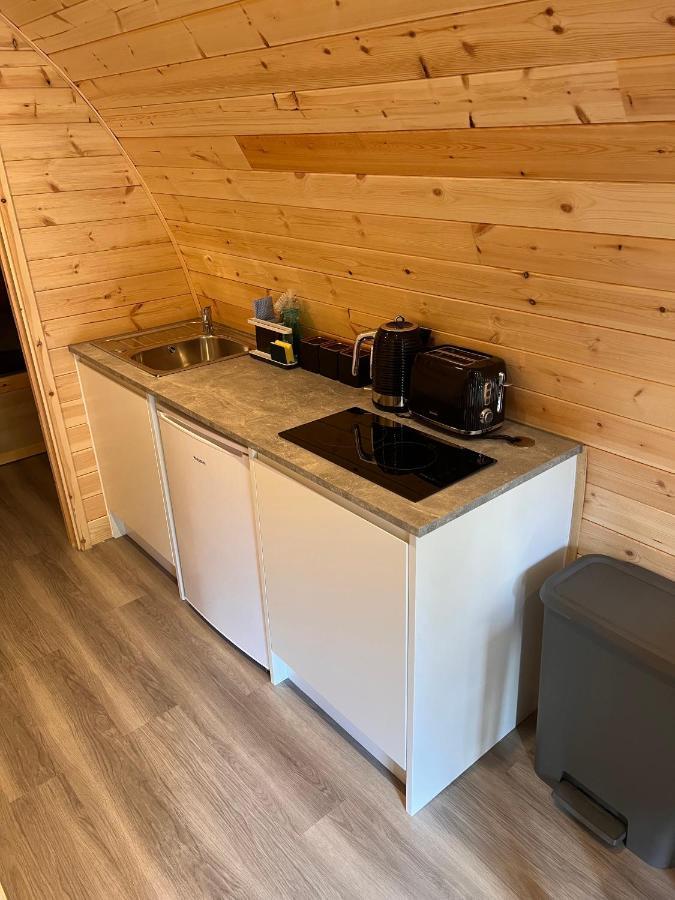 Cosy And Eco-Friendly Cabins Next To 16Th Century Pub Newmarket  Eksteriør bilde
