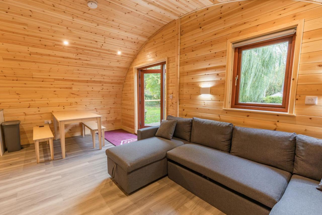 Cosy And Eco-Friendly Cabins Next To 16Th Century Pub Newmarket  Eksteriør bilde