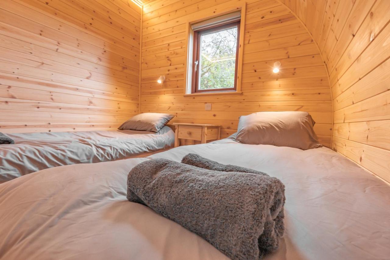 Cosy And Eco-Friendly Cabins Next To 16Th Century Pub Newmarket  Eksteriør bilde