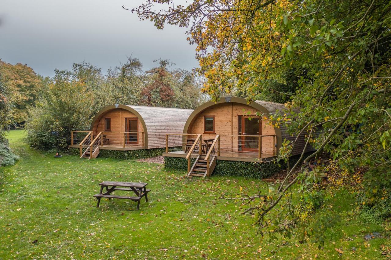 Cosy And Eco-Friendly Cabins Next To 16Th Century Pub Newmarket  Eksteriør bilde