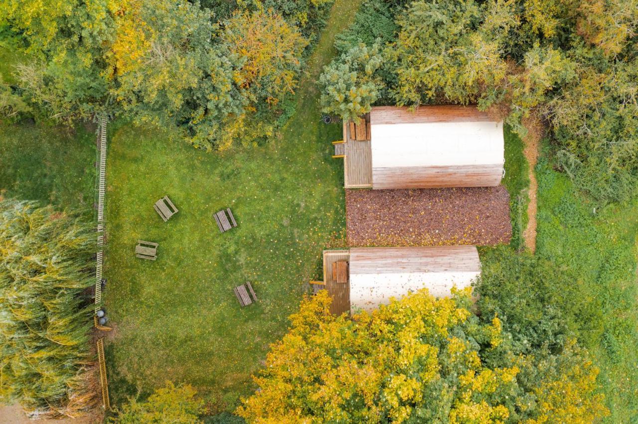 Cosy And Eco-Friendly Cabins Next To 16Th Century Pub Newmarket  Eksteriør bilde